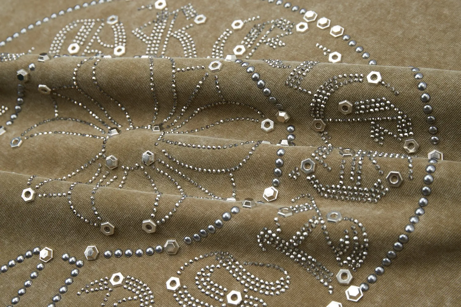 🅿️230 ✨CH✨🆕25SS spring and summer new style Crow ✝ embroidered short-sleeved frame Light luxury essential item for daily commuting for men and women Correct version Welcome to compare Detailed features · 280g 100% pure cotton double yarn jersey fabric · Custom dyed in the same vat, special thickened 32 count double-ply 1X1 thread · Imported Australian pearlescent diamonds✝patterns➕hardware nuts are stamped at high temperature. Ready-made garments are dyed and then faded and fried with snowflakes and frayed. Then washed to make them look old. General washing improves the effect · Double-needle sewing and seam-crossing process · Original main mark washed tag brand moisture-proof paper packaging Color: black/rock coffee/green/red/blue Size: S/M/L/XL
